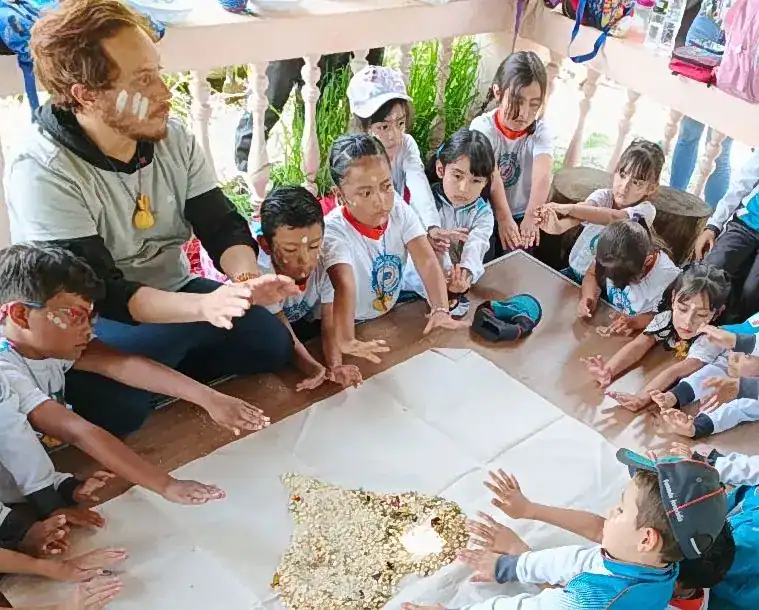 Children participating in a cultural workshop at La Pacha Casa de Saberes.